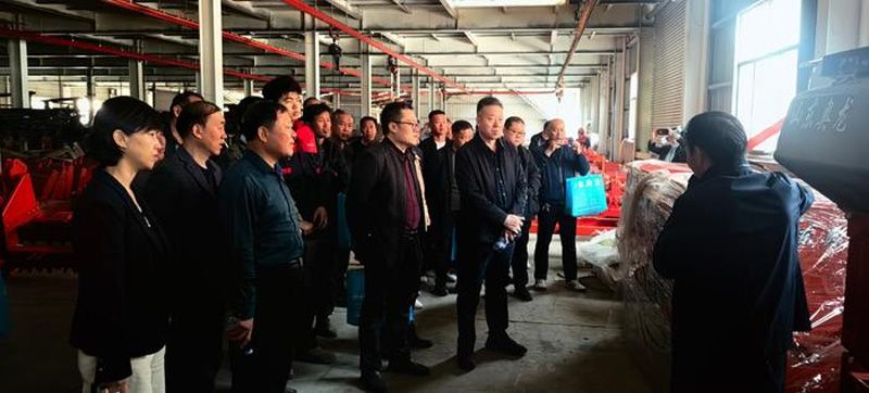 山東省“十百千萬(wàn)”農(nóng)機(jī)推廣大行動(dòng) 菏澤市小麥玉米精量播種技術(shù)推介活動(dòng)在山東奧龍舉辦